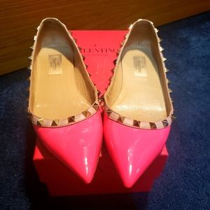 Neon pink valentino rockstud flats